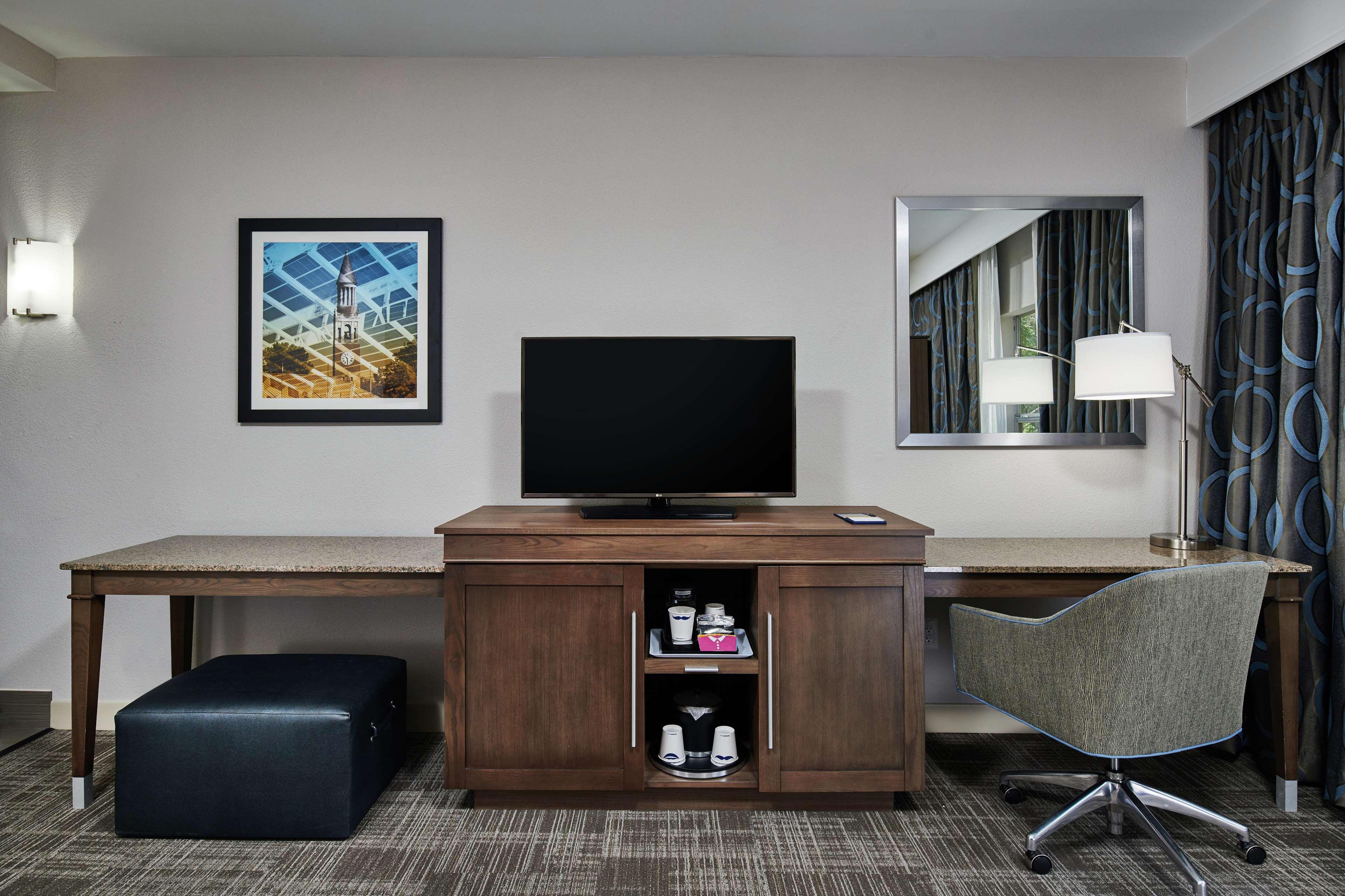 Hampton Inn & Suites Chapel Hill/Durham Exteriör bild