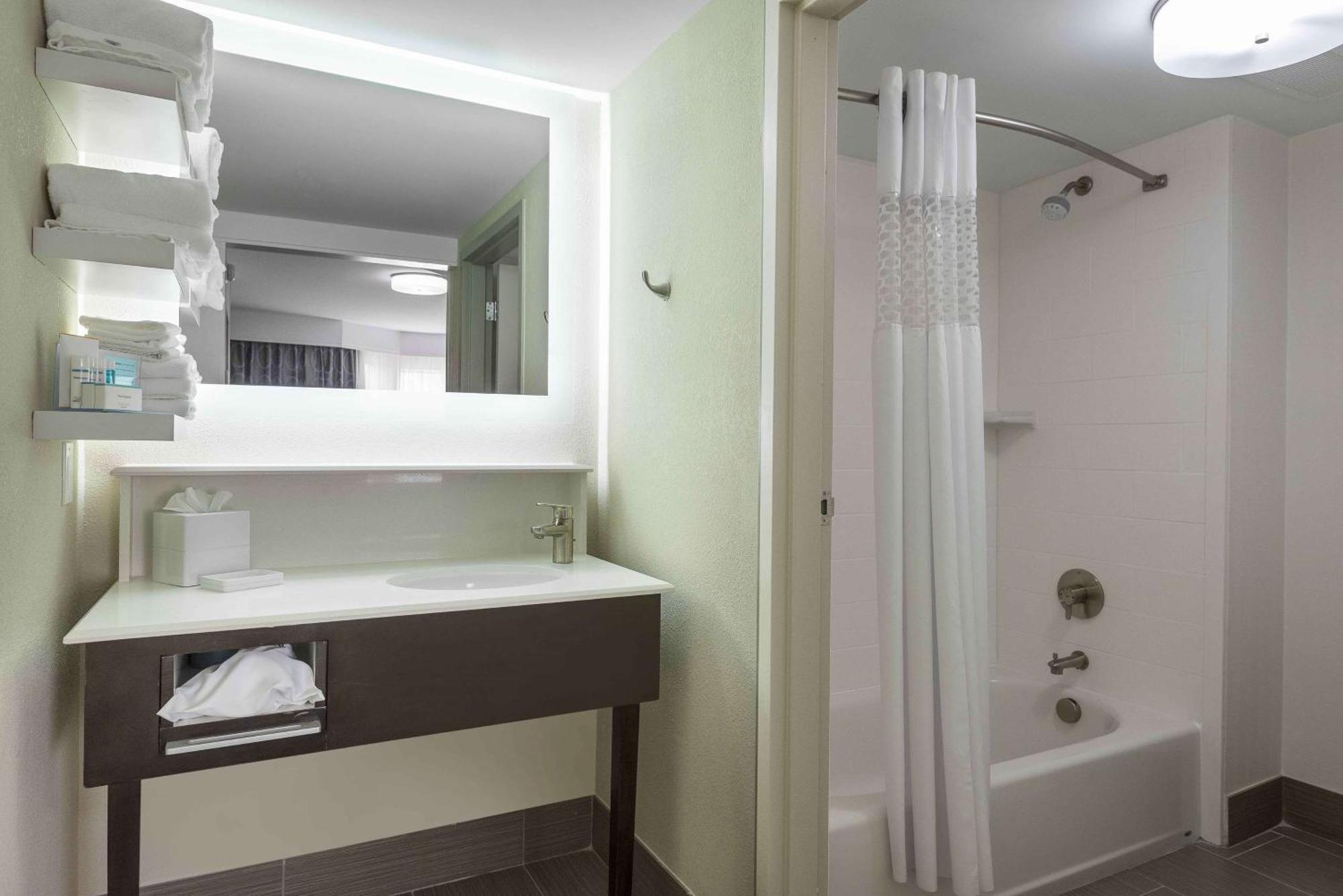 Hampton Inn & Suites Chapel Hill/Durham Exteriör bild