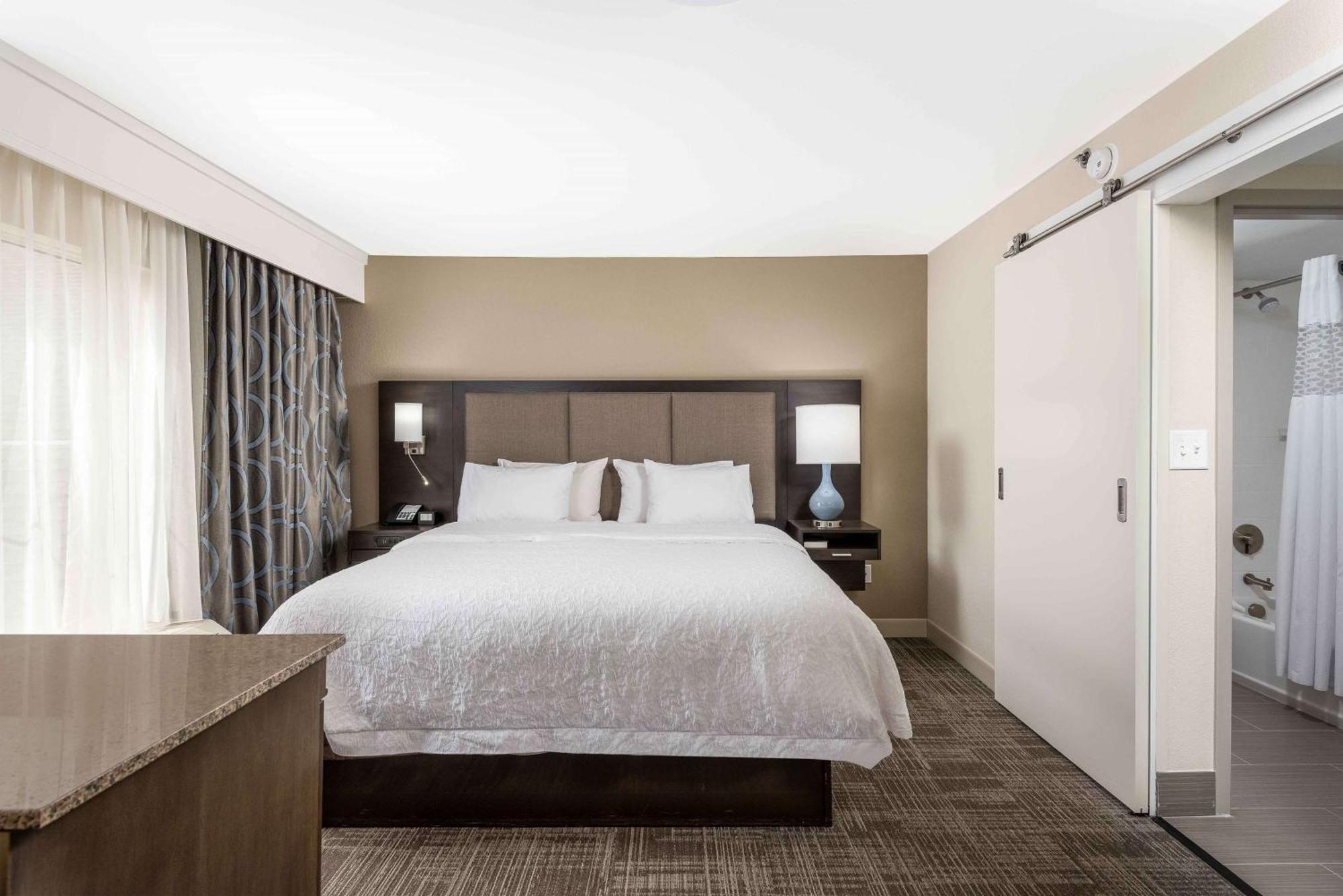 Hampton Inn & Suites Chapel Hill/Durham Exteriör bild