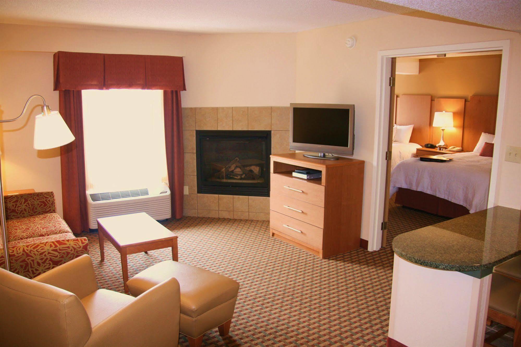 Hampton Inn & Suites Chapel Hill/Durham Exteriör bild